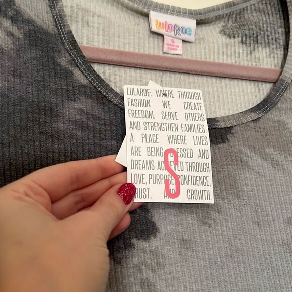 LulaRoe Lynnae Top - Picture 2 of 5